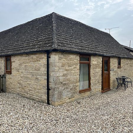 Tupenny Cottage, Old Mill Farm, Cotswold Water Park Cirencester Buitenkant foto