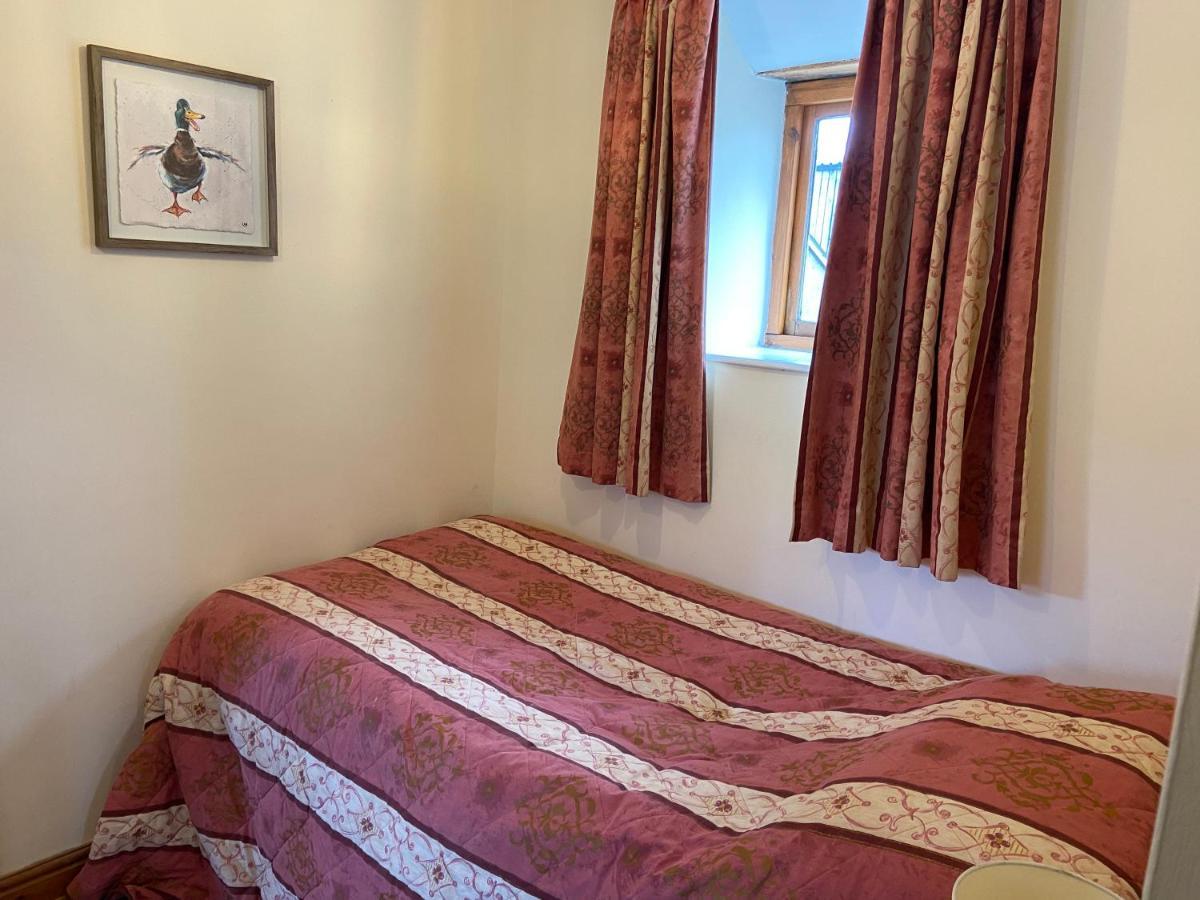 Tupenny Cottage, Old Mill Farm, Cotswold Water Park Cirencester Buitenkant foto