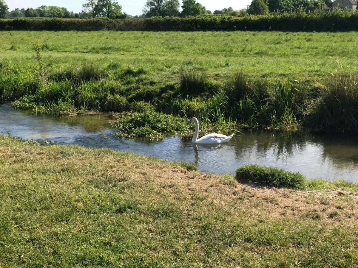 Tupenny Cottage, Old Mill Farm, Cotswold Water Park Cirencester Buitenkant foto