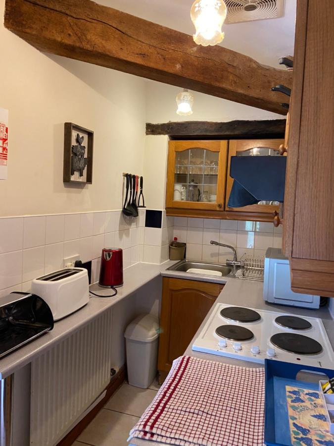 Tupenny Cottage, Old Mill Farm, Cotswold Water Park Cirencester Buitenkant foto